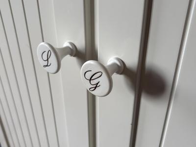 Cabinet handle with letters