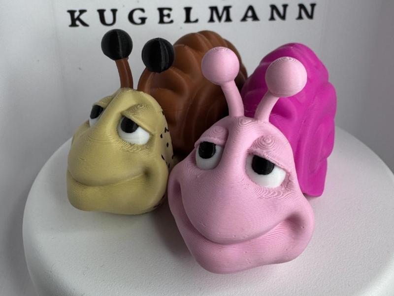 Articulated and flexible cute snail