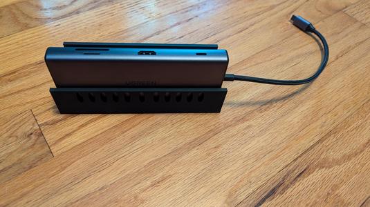 ROG Ally stand for UGREEN CM639 hub