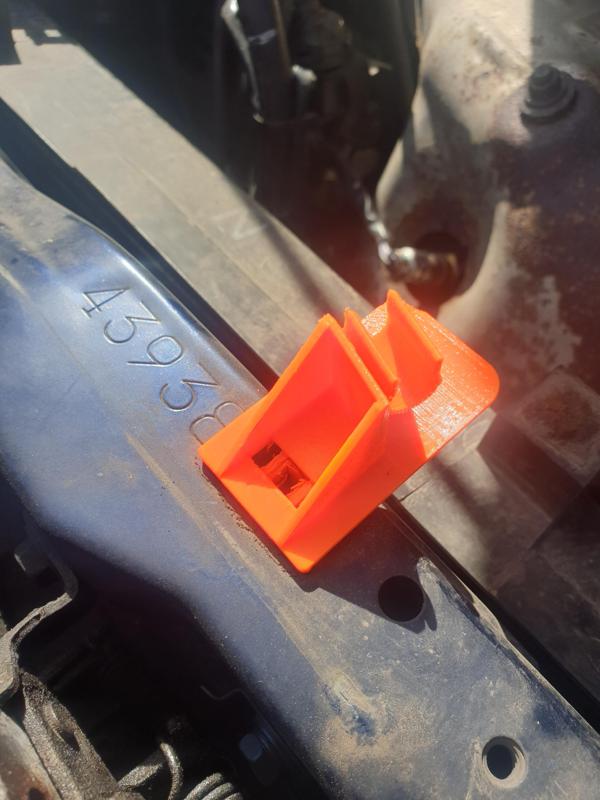 Toyota Avensis T25 Bonnet Hood Holder clip 53454-20020