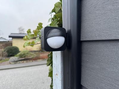 Hue outdoor sensor angled mount