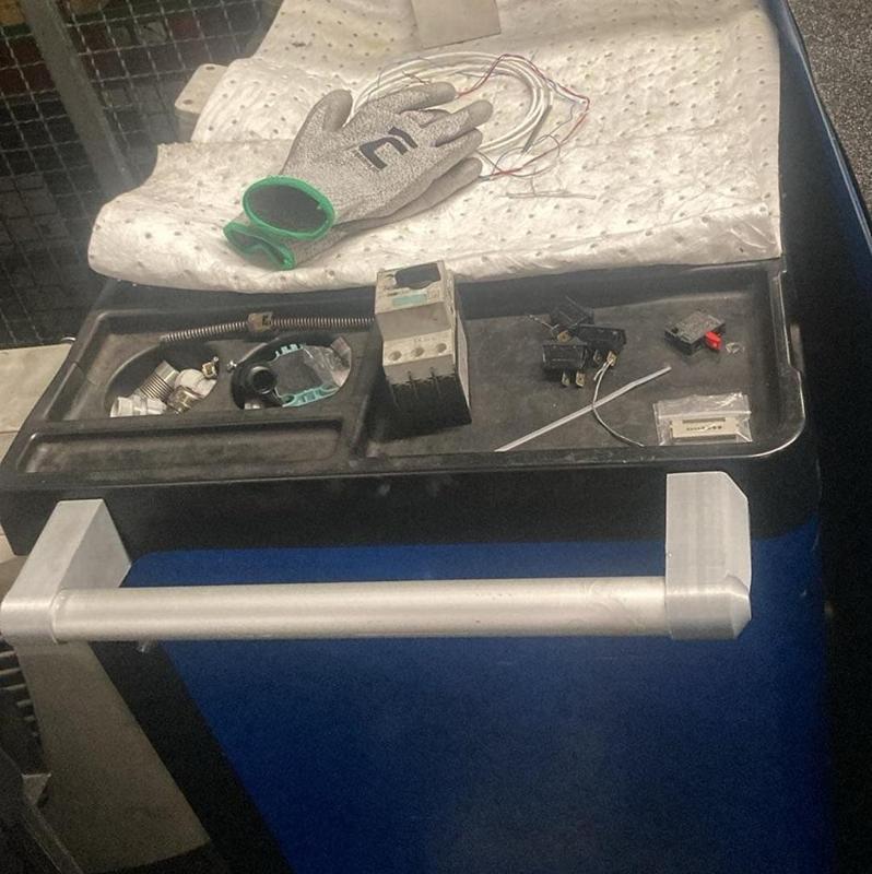 Würth workshop trolley handle holder