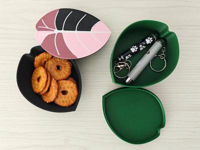 Leaf shaped box with lid