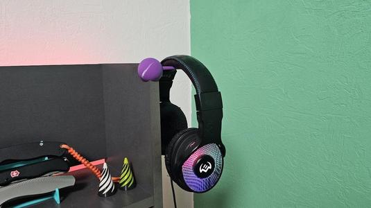 Headphone stand