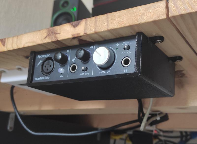 Focusrite Scarlett Solo 1st GEN desk mount