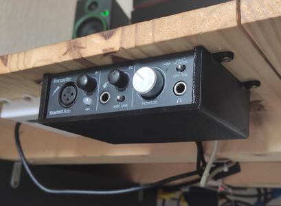 Focusrite Scarlett Solo 1st GEN desk mount