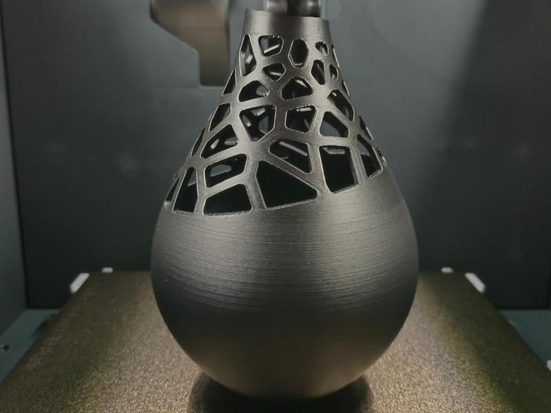 voronoi style vase