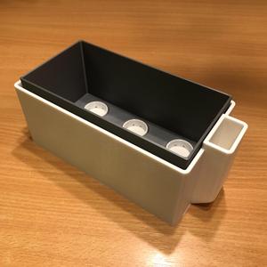 Selfwatering flowerpot for seedlings