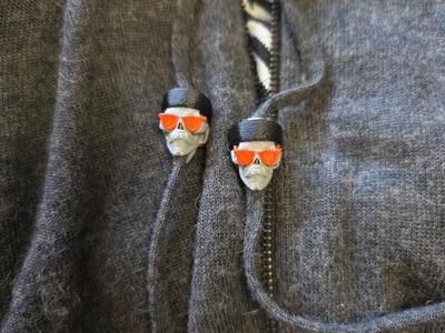 Skull with eyeglasses drawstring beads