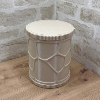 TRASH CAN WITH SWING LID