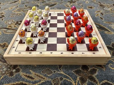 Play & eat! Easter checkers game