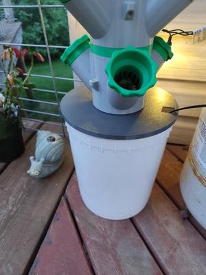 Hydroponics Tower Lid for 2.5 gal Ice Cream Bucket