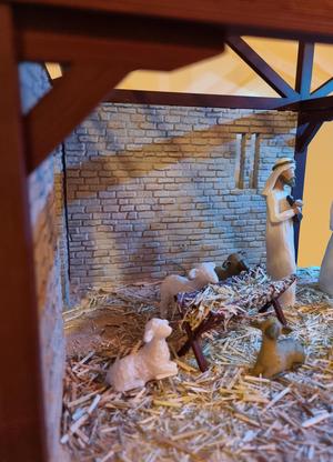 Simple Nativity Stable / Creche