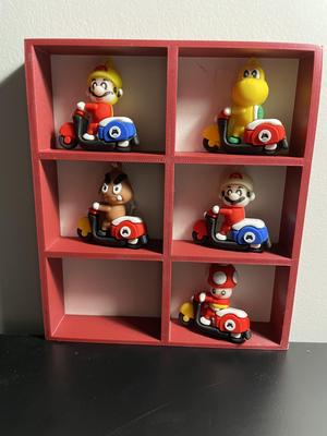 Mini polička na figurky