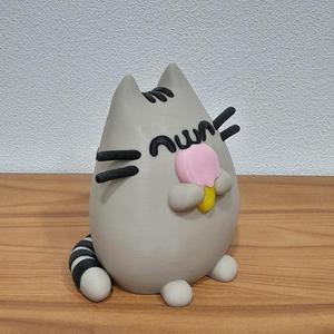 LEONARDZ3D – Pusheen eating Ice Cream