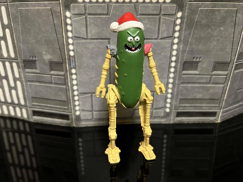 STAR WARS ADVENT CALENDAR 2023 DAY #22 RICK & MORTY, PICKLE RICK CHRISTMAS ACTION FIGURE, 3.75″, 1/18 KENNER, HASBRO