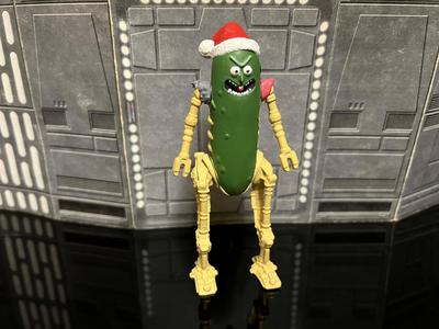 STAR WARS ADVENT CALENDAR 2023 DAY #22 RICK & MORTY, PICKLE RICK CHRISTMAS ACTION FIGURE, 3.75″, 1/18 KENNER, HASBRO
