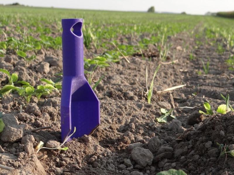Garden shovel