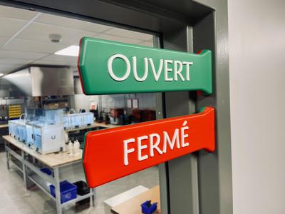 Open/Closed reversible sign - EN & FR