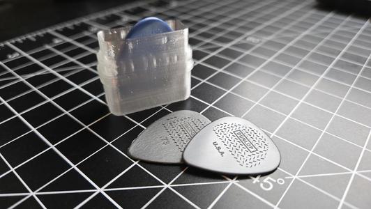 Guitar Pick Case (parameterized Fusion 360 model)