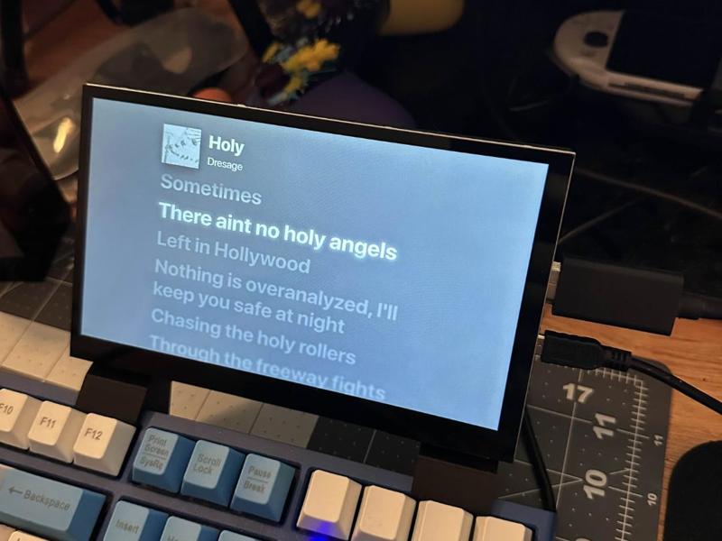 Ducky One 2 Mount for Hosyond 7" touchscreen