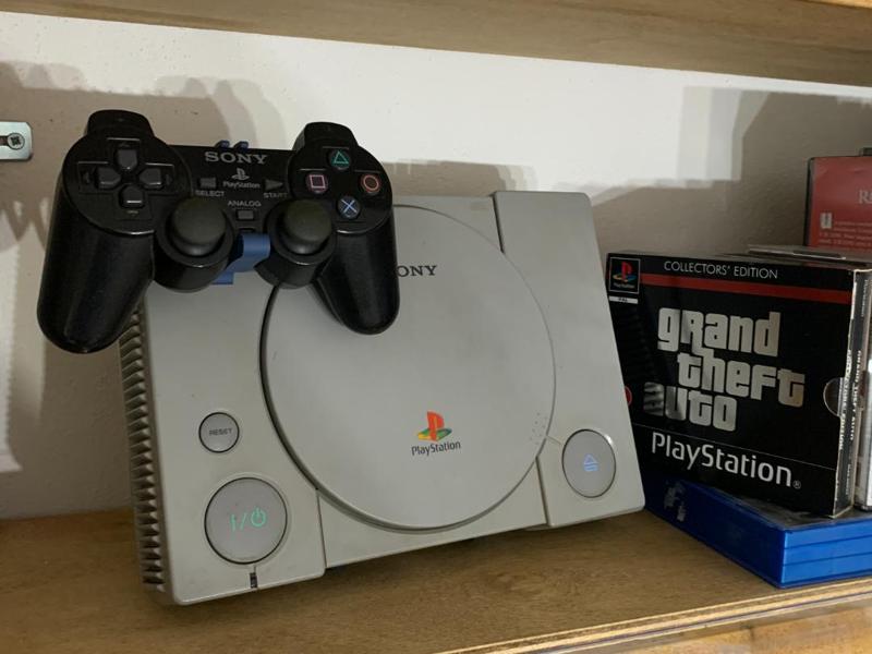 Playstation support - vertical stand