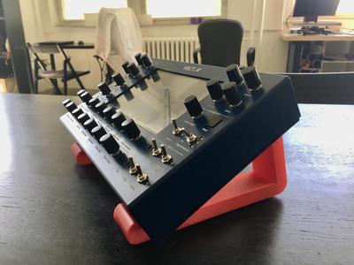 Parametric synthesizer stand