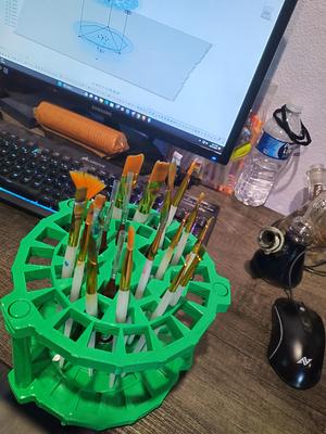Paint brush holder