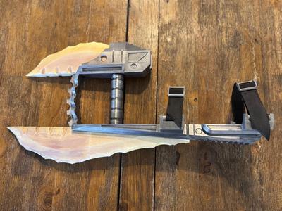 Razorbone  (Monster Hunter inspired Fist Weapon)