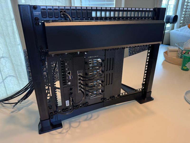 Desktop 19 inch prototyping server rack