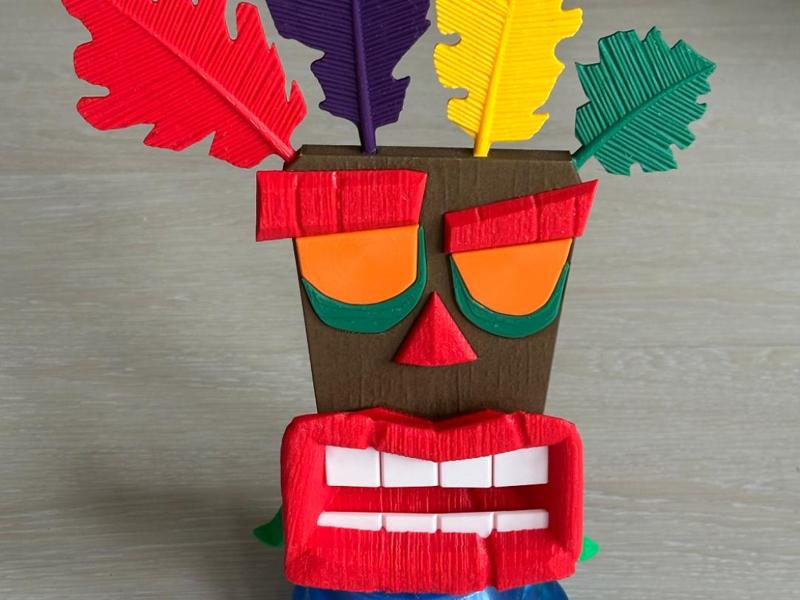 Aku Aku multipart phone stand with sound amplifier