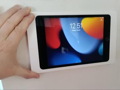 iPad mini 4 - Wall hanger