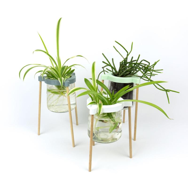 Support to be fixed on a glass jar