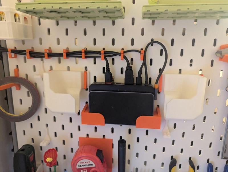 Skådis - Steam Deck Holder with baseus dock