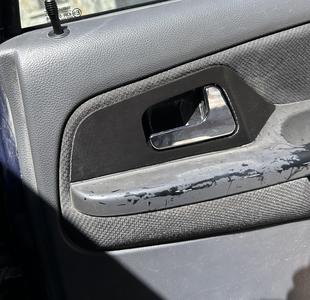 Handle door seat