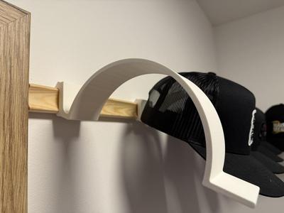 Snapback holder/hanger