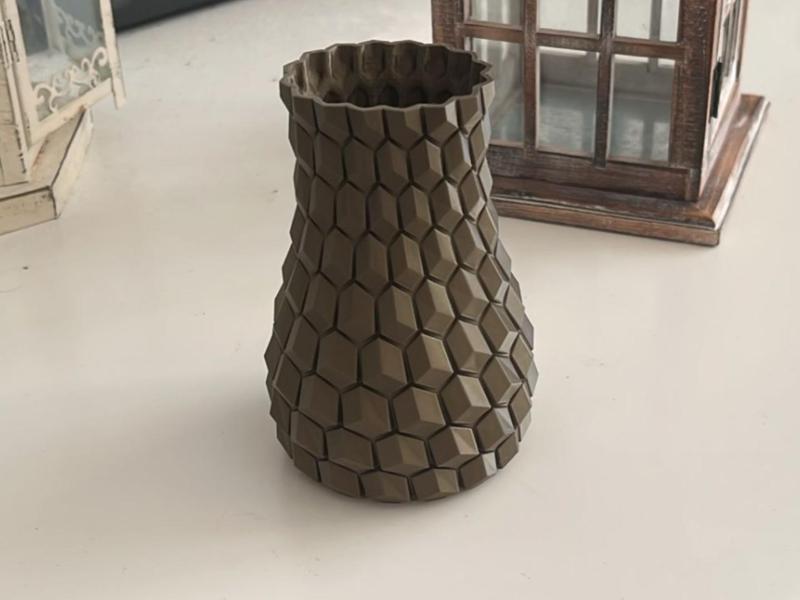 Vase with hexagons