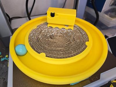 Spin ‘n Scratch Cat Toy