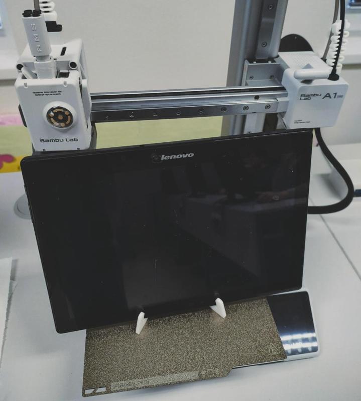 Universal tablet (smartphone) holder