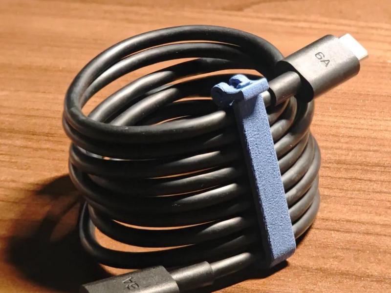 Say Goodbye to Tangled Wires - Data Cable Clip