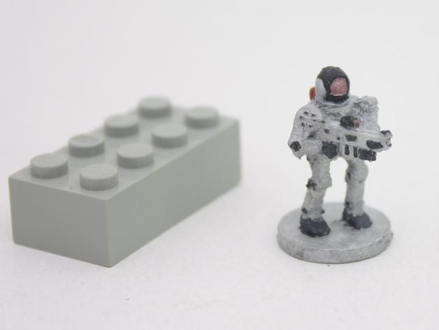 Robot with gun (18mm scale)