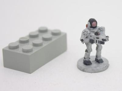 Robot with gun (18mm scale)