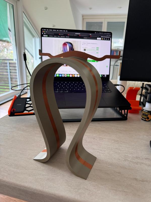 Omega Headphones Stand remixed, with Cable Horns