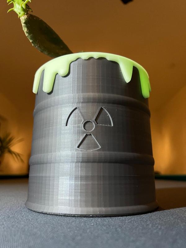 RADIOACTIVE BARREL FLOWER POT (GLOW IN THE DARK)