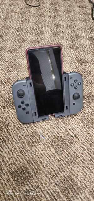 Joycon Cellphone Mount