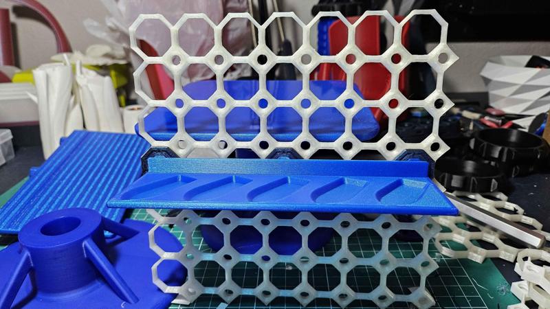 Multiboard Benchy Shelf 30° Display