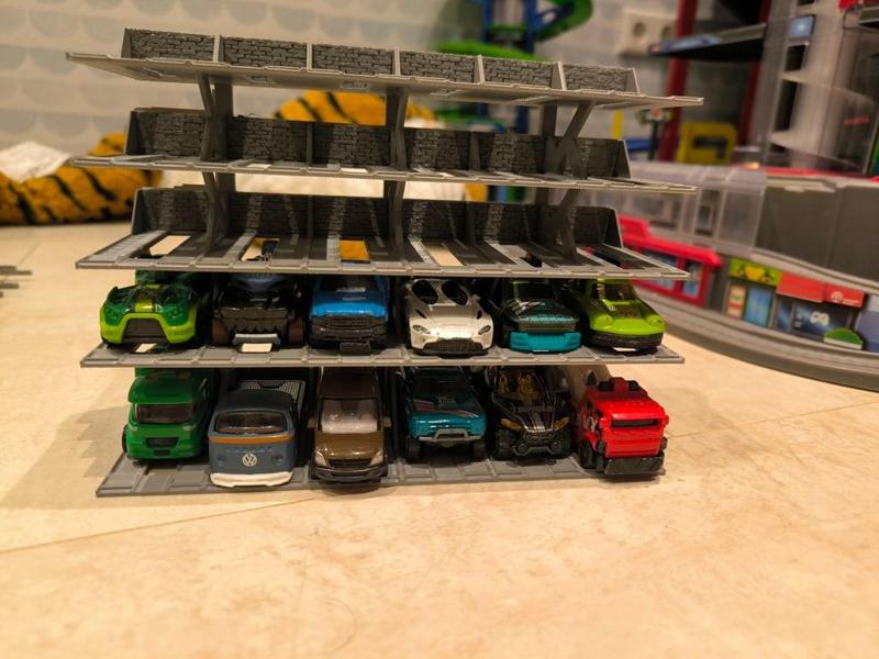 Hot Wheels Bigger is better case without Logo