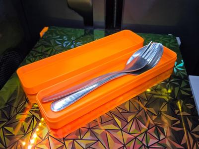 Simple utensils travel box