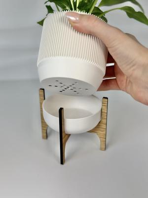 GROWLOFT planter with legs and a drip tray