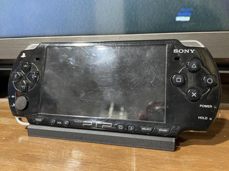 PSP 2000 stand